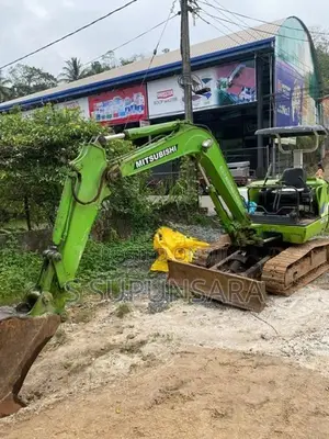 Mistubishi 35 Excavator 2017