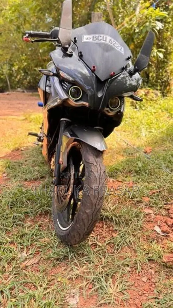 Bajaj Pulsar RS200 2015