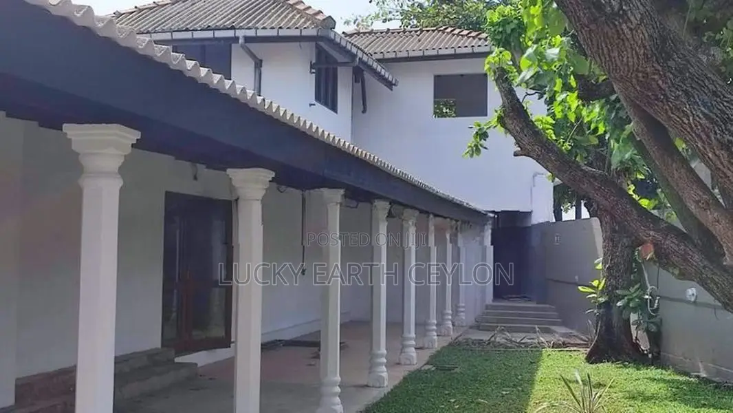 Moratuwa, 2 Story Colonial Type House For Rent (NZM1120)