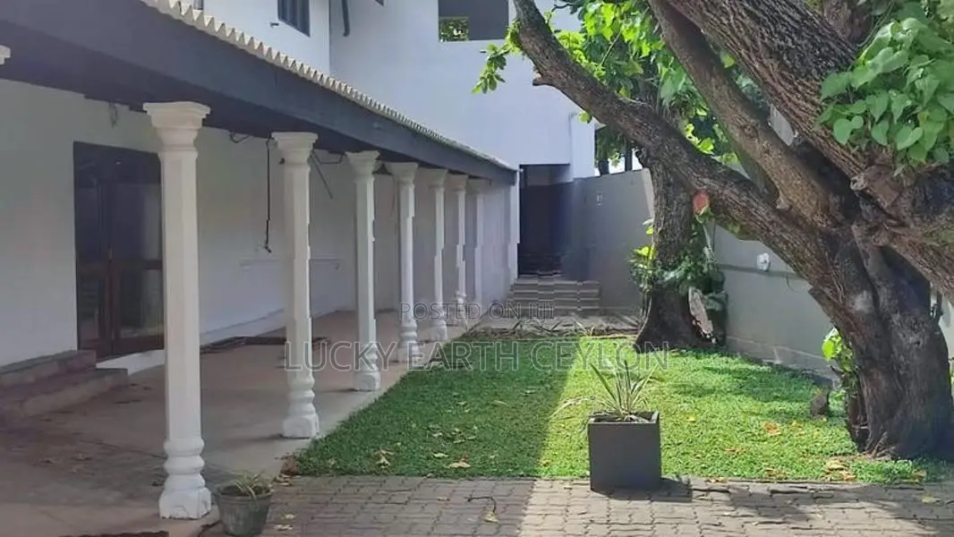 Moratuwa, 2 Story Colonial Type House For Rent (NZM1120)