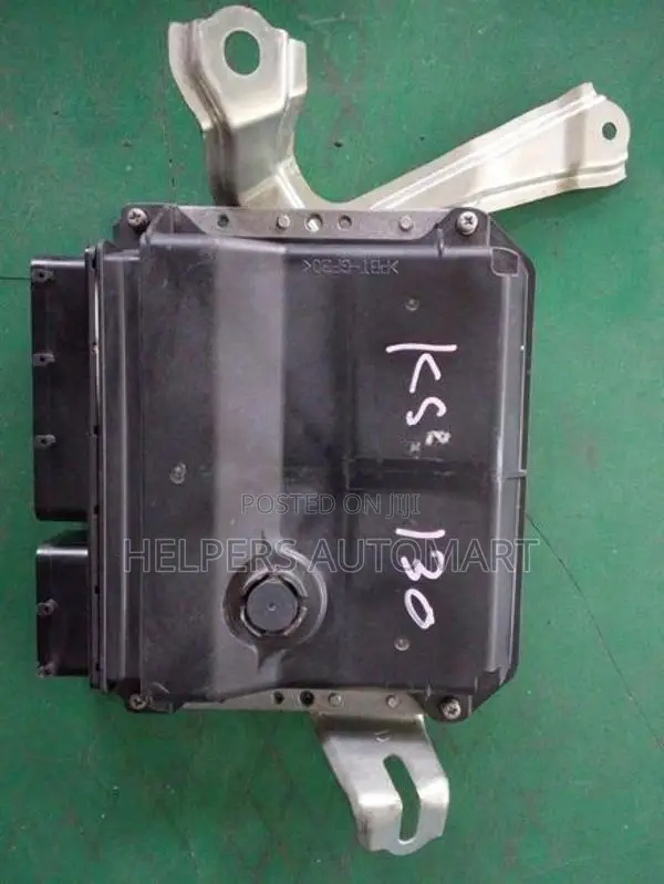 Toyota Vitz KSP130 ECU ( U4 )