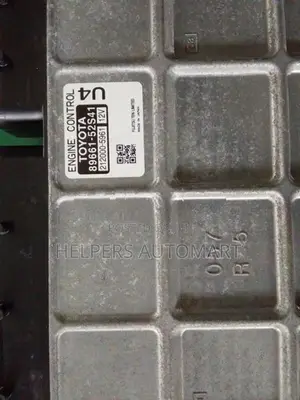 Toyota Vitz KSP130 ECU ( U4 )