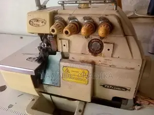 Siruba Overlock Machine