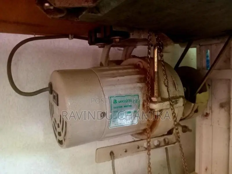 Siruba Overlock Machine