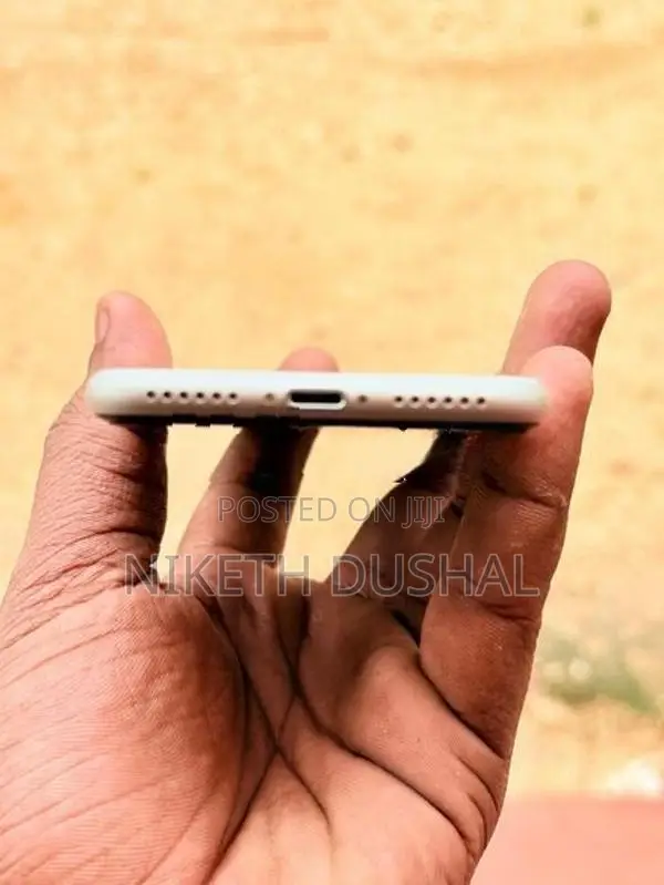 Apple iPhone SE 3 (Used)