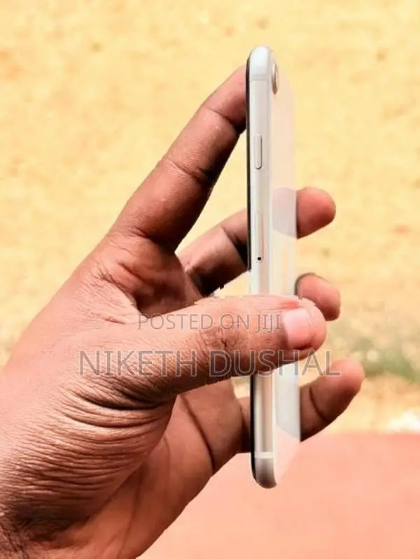 Apple iPhone SE 3 (Used)
