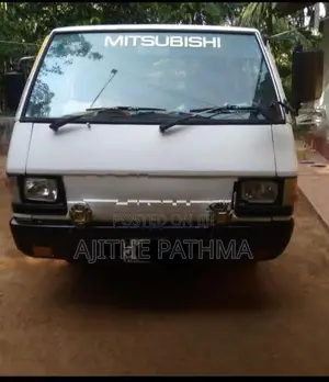 Mitsubishi L300 2012