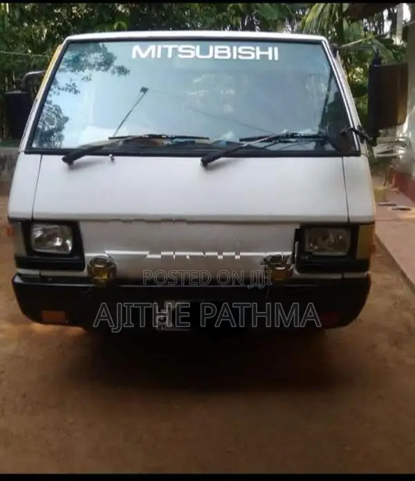 Mitsubishi L300 2012