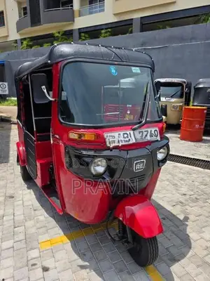 Bajaj RE 2015