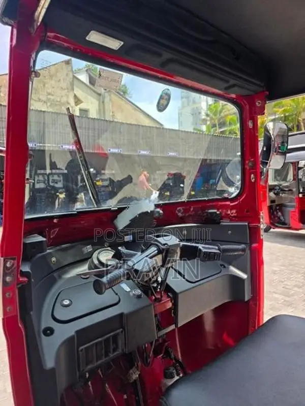 Bajaj RE 2015