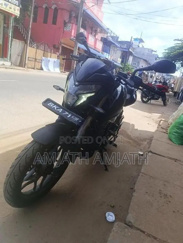 Bajaj Pulsar NS200 2025