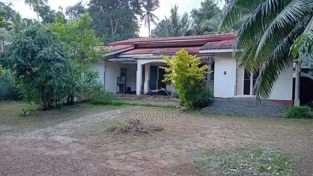 Valuable Land with Completed House For Sale in Negombo