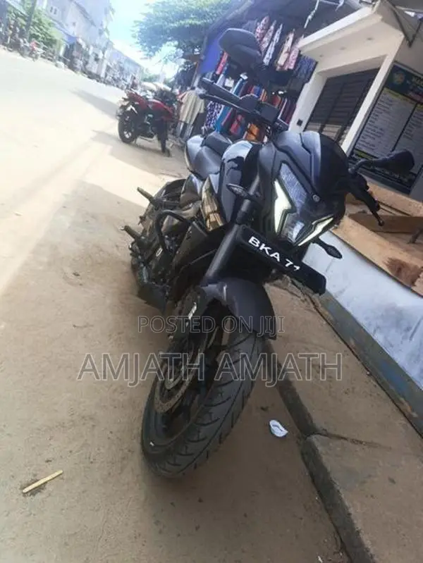 Bajaj Pulsar NS200 2025