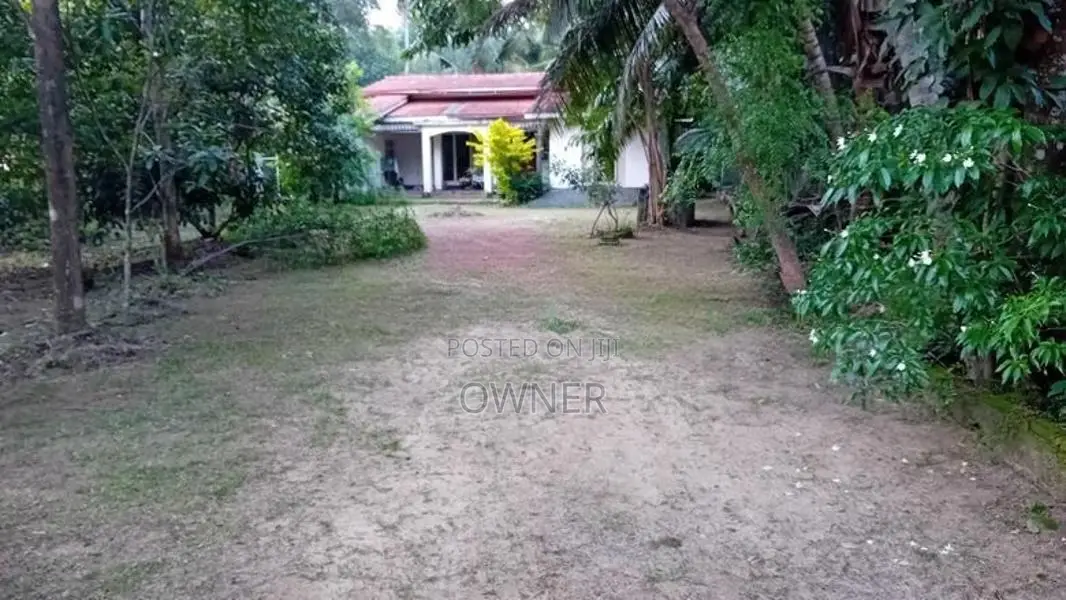 Valuable Land with Completed House For Sale in Negombo