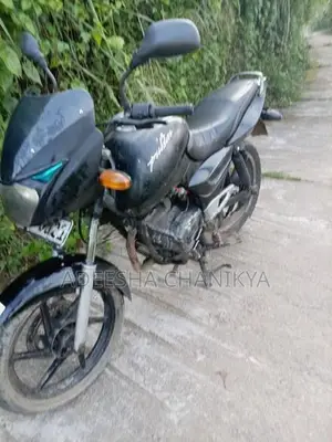 Bajaj Pulsar 180 2005