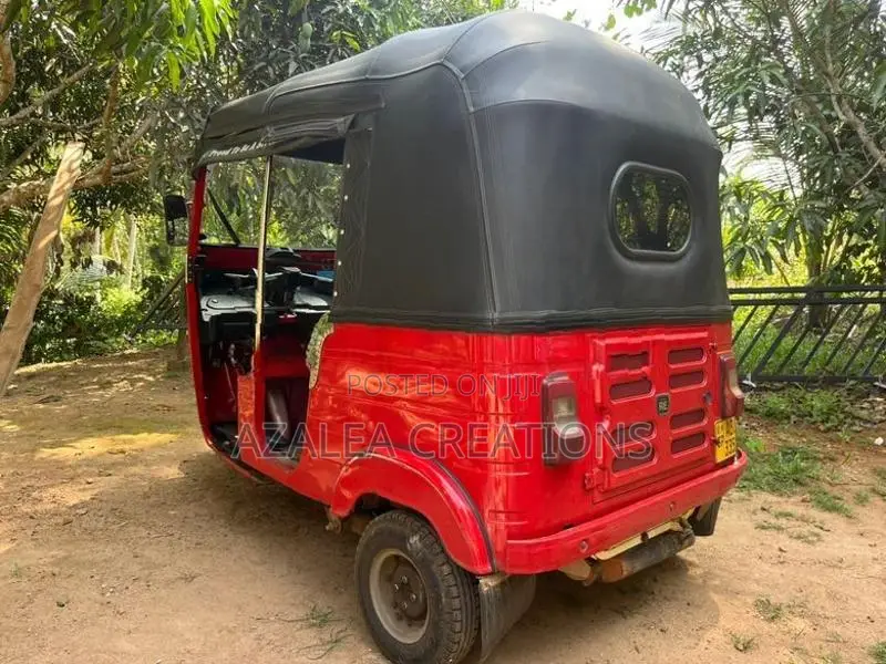 Bajaj RE Three Wheeler 2016
