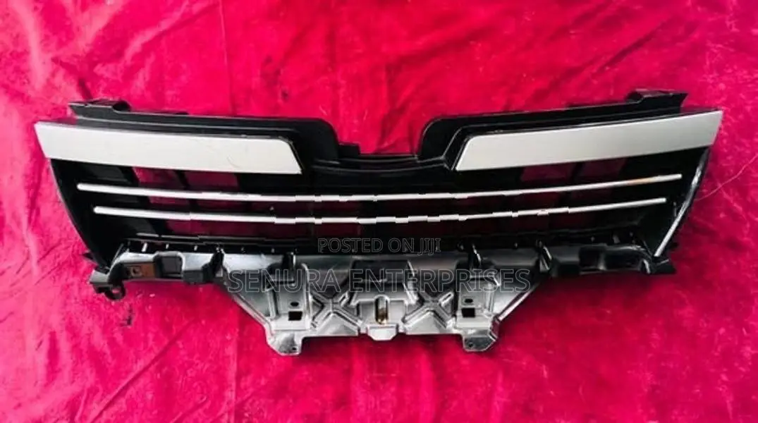 Toyota Voxy ZWR80G Radiator Grill