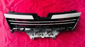 Toyota Voxy ZWR80G Radiator Grill