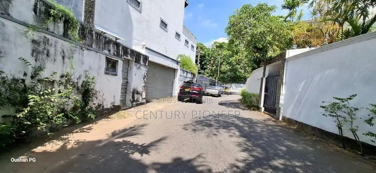 Land with house available for sale in colombo 3
