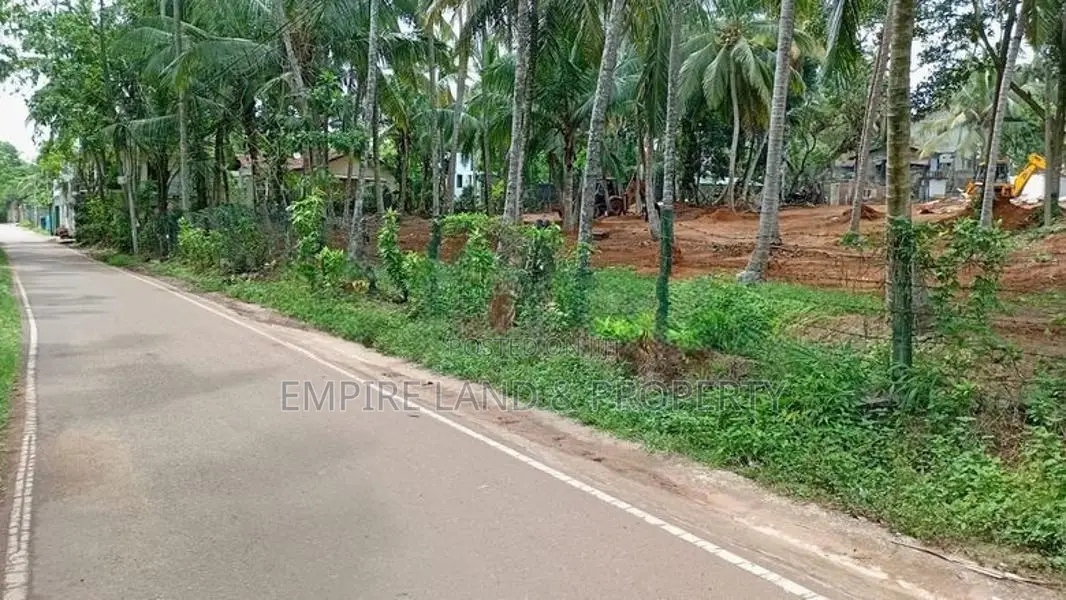 Land for Sale in Kandana Walking Distance to Ganemulla Bus route