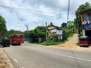 House for Sale in Puwakpitiya Awissawella