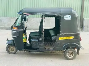 Bajaj RE 205 2015