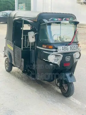Bajaj RE 205 2015