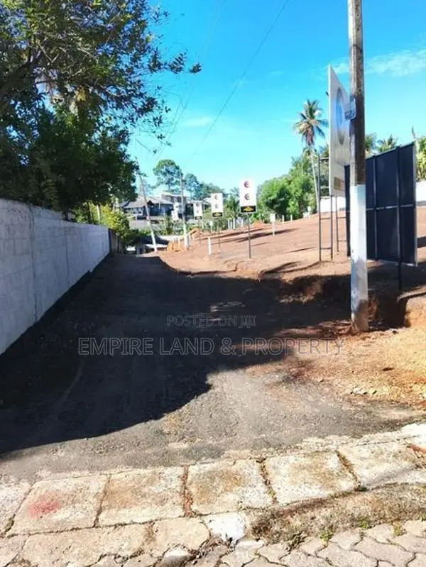 Walking Distance to 336 Road Kalalgoda Thalawathugoda Land