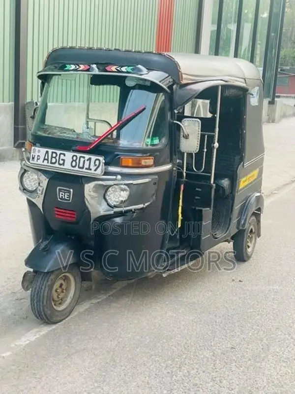 Bajaj RE 205 2015