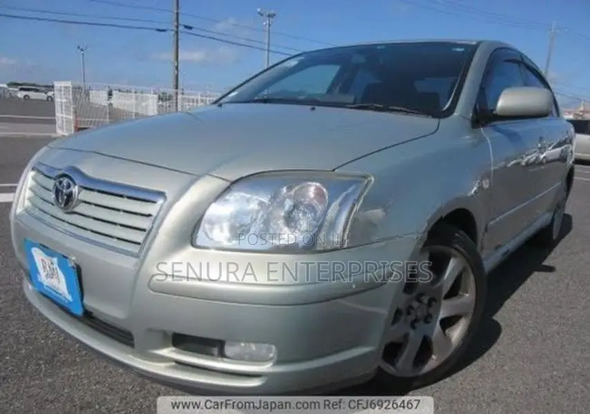 Toyota Avensis AZT250 Radiator Grill