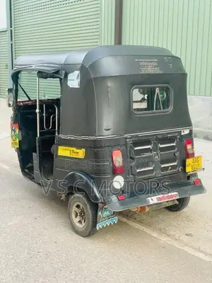 Bajaj RE 205 2015