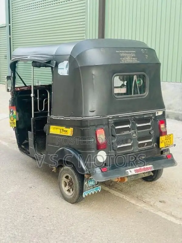 Bajaj RE 205 2015