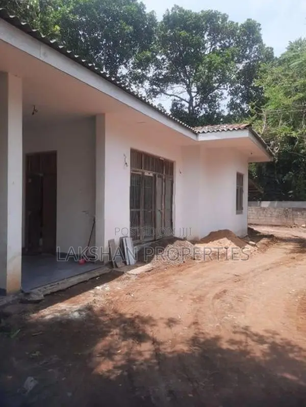 Commercial Property For Rent In Boralesgamuwa Pirivena junction