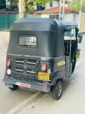 Bajaj RE 205 2015