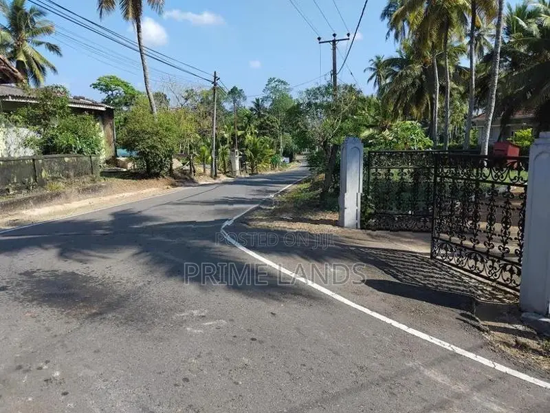 මොරොන්තුඩුව නේවාසික බිම් කොටස්