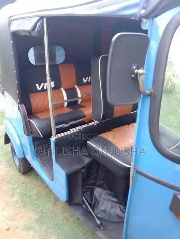 Bajaj RE 2004