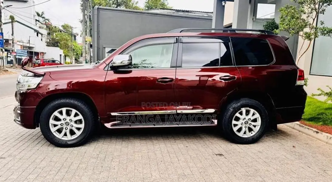 Toyota Land Cruiser V8 AX 2017