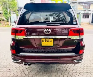 Toyota Land Cruiser V8 AX 2017