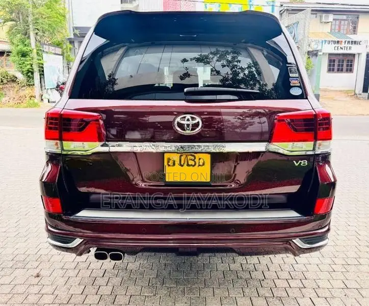 Toyota Land Cruiser V8 AX 2017