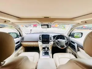 Toyota Land Cruiser V8 AX 2017