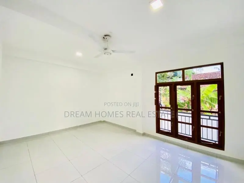 Elegant 3-Storey Luxury Home for Sale in Athurugiriya