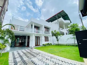 Spacious Family House in Athurugiriya