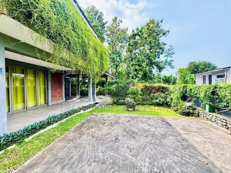 Elegant Modern Home with Diyawanna Views – Rajagiriya
