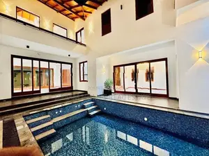 Beautiful Luxury Home with Swimming Pool Kotte
