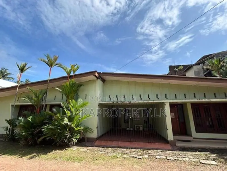 Building for Sale in Kandana, Close to Negombo Road