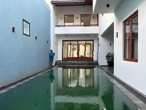 Luxury 3 Storey Residence With Rooftop Bar Pool