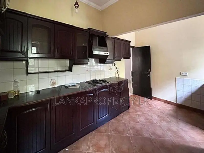 Building for Sale in Kandana, Close to Negombo Road