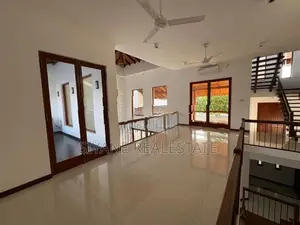 Luxury 3 Storey Residence With Rooftop Bar Pool