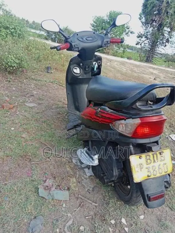 Mahindra Uzo 125 2017