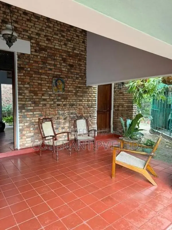 Land for Sale with Vintage House in Colombo 5